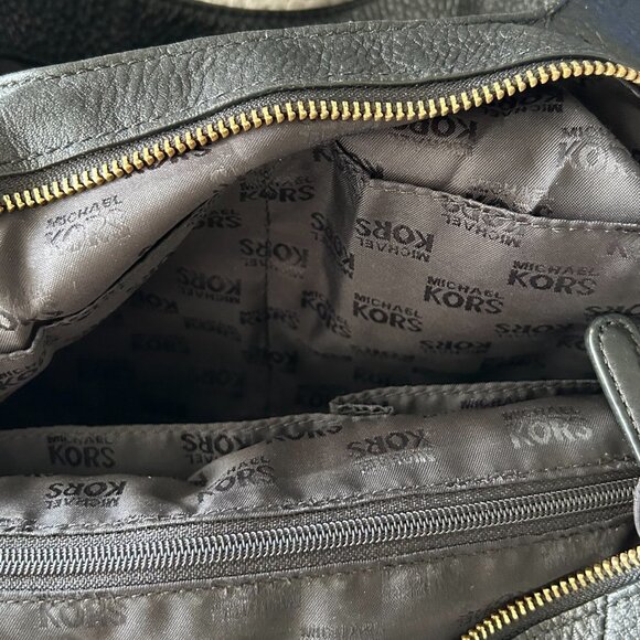 Michael Kors Lilie Hobo purse - Picture 7 of 9